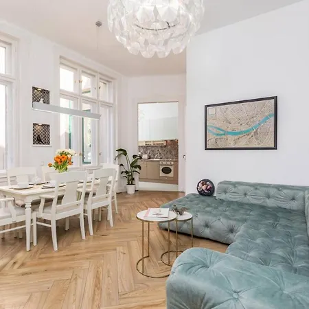 Fully Equipped Budapest, Hungary Apartment *